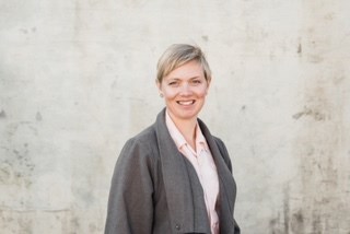 elise land møter hav.jpeg